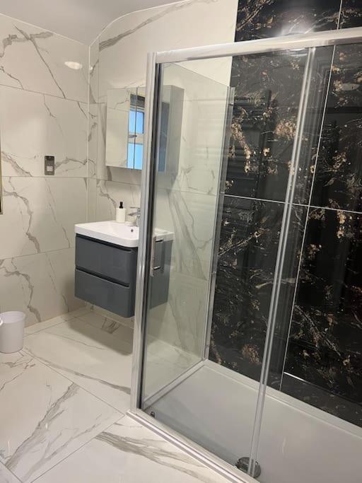 ווטפורד Potters Hideout- 2 Bedroom 2 Bathroom Apartment מראה חיצוני תמונה